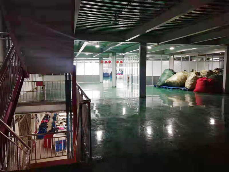 羽絨服生產(chǎn)現(xiàn)場(chǎng)